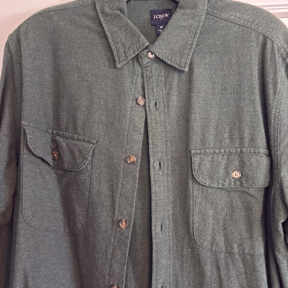 Green j crew flannel size medium. - Picture 3 of 4